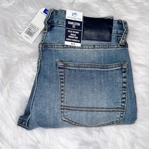 Southern Tide Men’s Charleston Fit Medium Wash Jeans. Size 30 x 32. NWT.